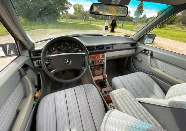 Mercedes-Benz Klasa E cena 11500 przebieg: 348920, rok produkcji 1988 z Olecko małe 497